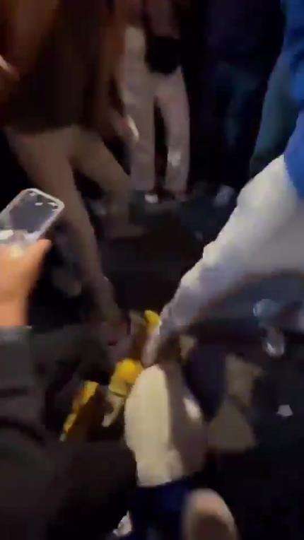 驚！尼克斯大勝步行者后，哈利伯頓遭主場球迷群毆